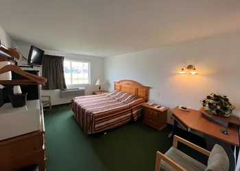 Red Bud Country Inn hotel thumbnail 7