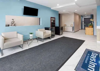 Days Inn By Wyndham Staten Island hotel thumbnail 3
