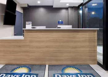 Days Inn By Wyndham Staten Island hotel thumbnail 4