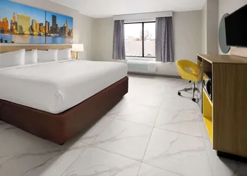Days Inn By Wyndham Staten Island hotel thumbnail 6