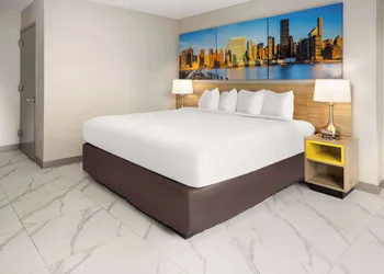 Days Inn By Wyndham Staten Island hotel thumbnail 7