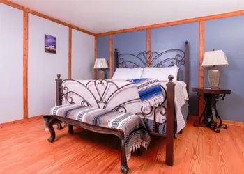 Round Top Hotel hotel thumbnail 2