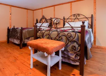 Round Top Hotel hotel thumbnail 3