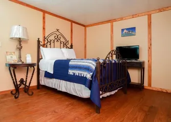 Round Top Hotel hotel thumbnail 4