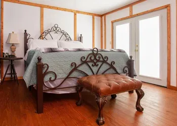 Round Top Hotel hotel thumbnail 5