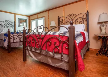 Round Top Hotel hotel thumbnail 6