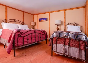 Round Top Hotel hotel thumbnail 7