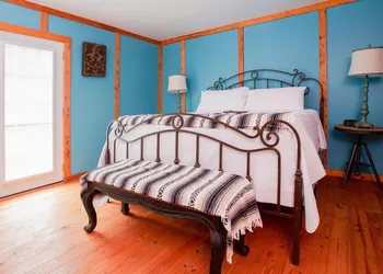 Round Top Hotel hotel thumbnail 8