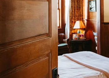 Deer Mountain Inn hotel thumbnail 5