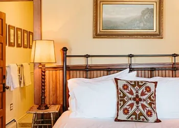 Deer Mountain Inn hotel thumbnail 7