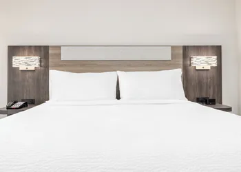 Holiday Inn Express & Suites Austin Airport East by IHG hotel thumbnail 4