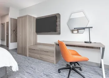 Holiday Inn Express & Suites Austin Airport East by IHG hotel thumbnail 8