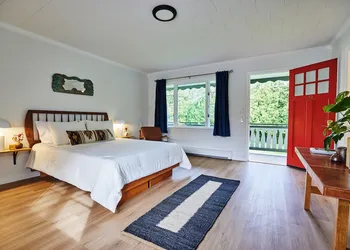 River's Edge hotel thumbnail 3