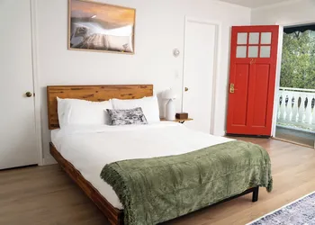River's Edge hotel thumbnail 7