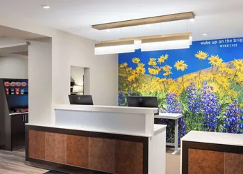 La Quinta Inn & Suites by Wyndham Wenatchee hotel thumbnail 2