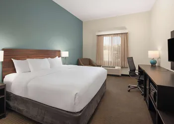 La Quinta Inn & Suites by Wyndham Wenatchee hotel thumbnail 4