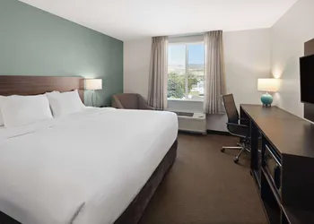 La Quinta Inn & Suites by Wyndham Wenatchee hotel thumbnail 6