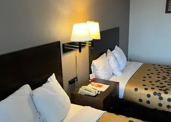 Red Carpet Inn hotel thumbnail 5