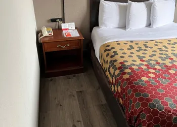 Red Carpet Inn hotel thumbnail 6