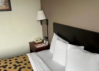 Red Carpet Inn hotel thumbnail 7