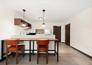 Everhome Suites Huntsville - Research Park hotel thumbnail 8