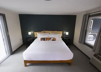 East Rock Inn hotel thumbnail 3