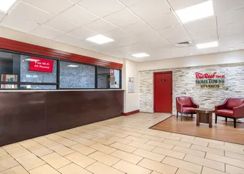 HomeTowne Studios by Red Roof Montgomery - Midtown hotel thumbnail 4