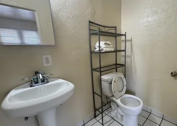 The Oaks Motel hotel thumbnail 4