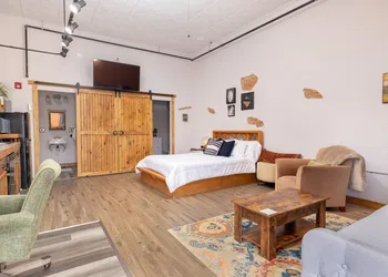 Hartwell Suites hotel thumbnail 5