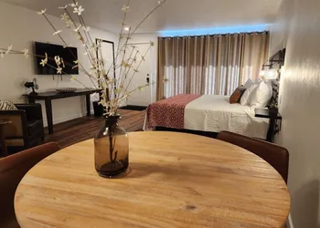 The Lakehouse Inn at Sledd Creek hotel thumbnail 8