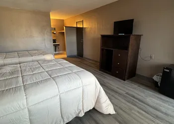 Clintonville Motel hotel thumbnail 8