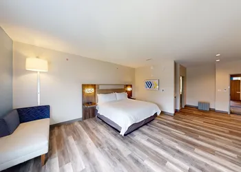 Holiday Inn Express & Suites Chicago Schaumburg by IHG hotel thumbnail 3