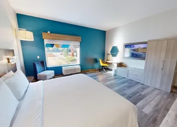 Holiday Inn Express & Suites Chicago Schaumburg by IHG hotel thumbnail 5