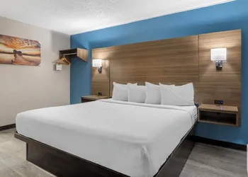 Days Inn by Wyndham Victoria TX East hotel thumbnail 7