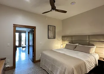 The Lodge Luxury Suites hotel thumbnail 6