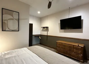 The Lodge Luxury Suites hotel thumbnail 8