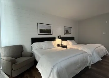 Boyd Farmhouse Inn hotel thumbnail 2