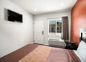 Bell Manor Motel hotel thumbnail 8