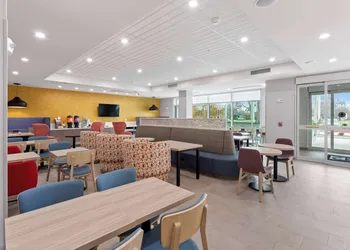 Home2 Suites By Hilton Lake Jackson hotel thumbnail 2