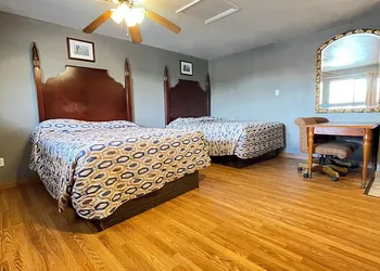 Westerner Motel hotel thumbnail 4