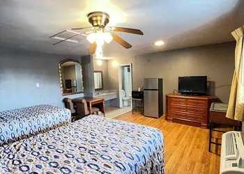 Westerner Motel hotel thumbnail 5