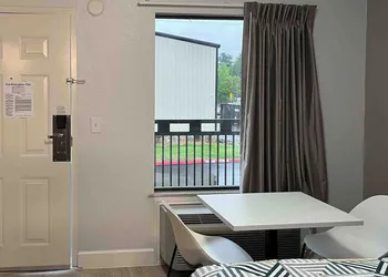 Studio 6 Conroe, TX hotel thumbnail 4