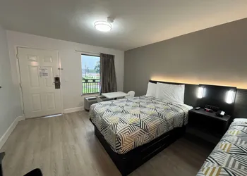Studio 6 Conroe, TX hotel thumbnail 8