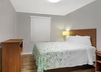 HomeTowne Studios by Red Roof Huntsville - Madison hotel thumbnail 7