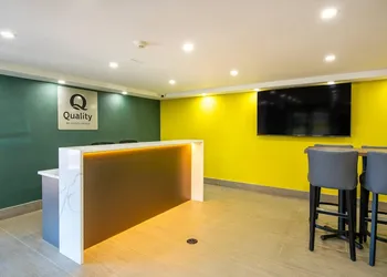 Quality Inn hotel thumbnail 2