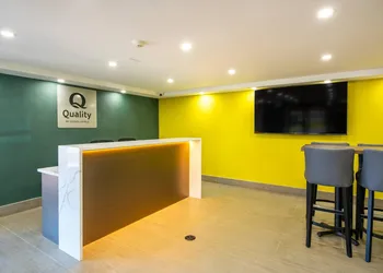 Quality Inn hotel thumbnail 2