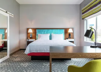 Hampton Inn & Suites By Hilton North Haven hotel thumbnail 2