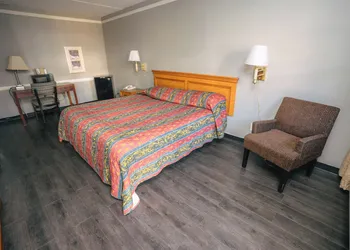 Guest Inn & Suites hotel thumbnail 4