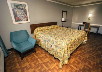 Guest Inn & Suites hotel thumbnail 6