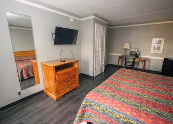 Guest Inn & Suites hotel thumbnail 8